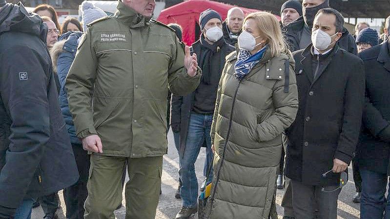 Innenministerin Nancy Faeser (SPD) berät in Polen über die Unterstützung für Kriegsflüchtlinge aus der Ukraine. Foto: Christophe Gateau/dpa