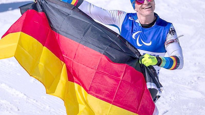 Martin Fleig gewann 2017 im Biathlon sowie 2019 im Langlauf den WM-Titel. Foto: Jens Büttner/dpa-Zentralbild/dpa