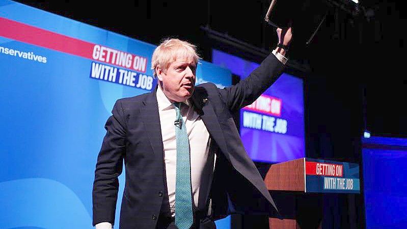 Boris Johnson nach seiner Rede auf dem Frühjahrsforum der Konservativen Partei. Foto: Peter Byrne/PA/dpa