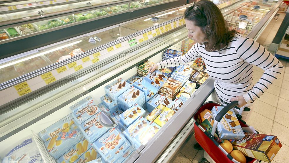 Wer es draußen bei der Hitze nicht mehr aushält, sollte einen ausgedehnten Shoppingtrip zum nächsten Discounter in Erwägung ziehen. Foto: Imago