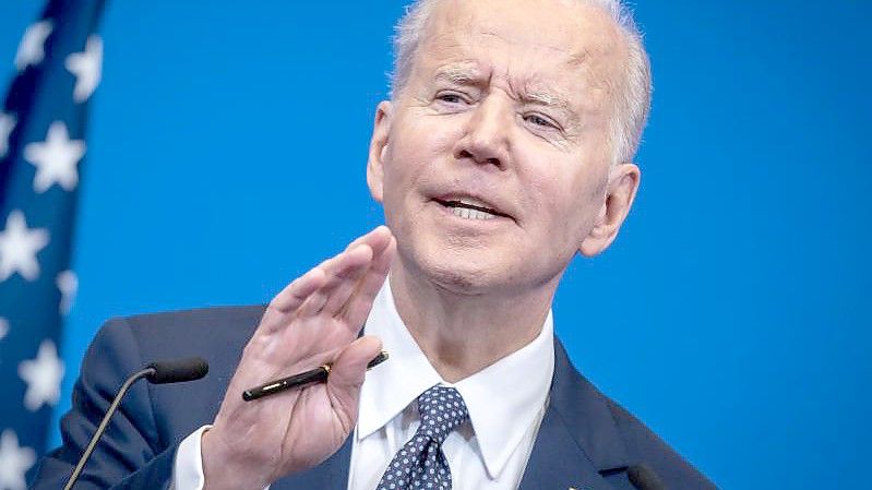 US-Präsident Joe Biden nimmt an einer Pressekonferenz nach dem Nato-Sondergipfel im Nato-Hauptquartier teil. Foto: Michael Kappeler/dpa