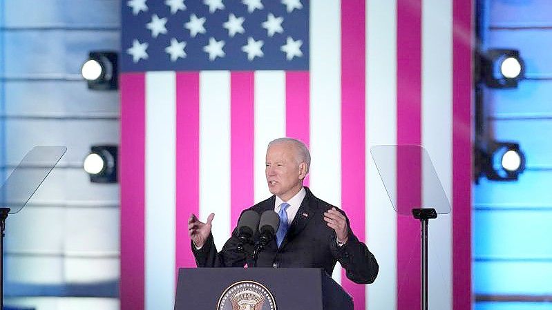 US-Präsident Joe Biden hält eine Rede im Warschauer Königsschloss. Foto: Petr David Josek/AP/dpa