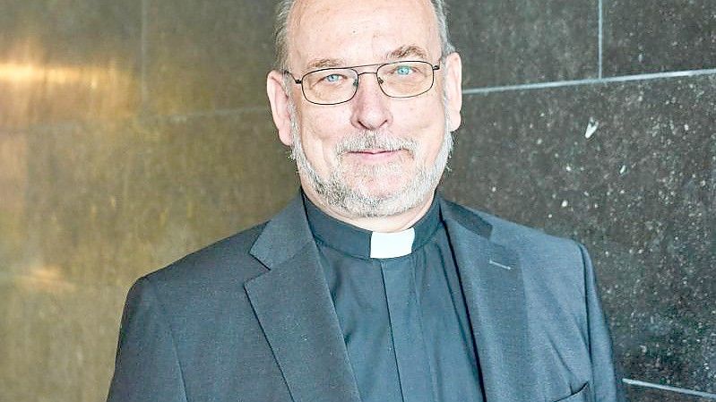 „Ich hoffe, (...) jeglichen weiteren Schaden von den Betroffenen des Missbrauchs und der Kirche zu vermeiden, (...)“: Lorenz Wolf. Foto: Annette Riedl/dpa/Archiv