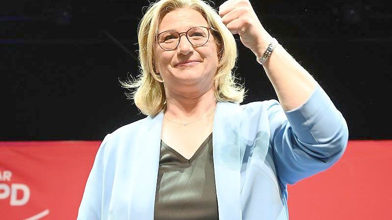 Wahlsiegerin Anke Rehlinger berät heute mit den SPD-Spitzengremien über das weitere Vorgehen. Foto: Boris Roessler/dpa