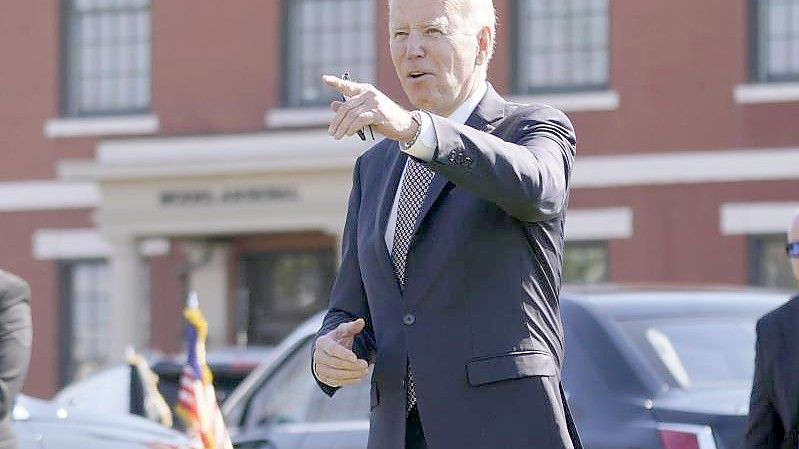 US-Präsident Joe Biden fordert, dass Putin für die Taten in der ukrainischen Stadt Butscha zur Rechenschaft gezogen wird. Foto: Andrew Harnik/AP/dpa