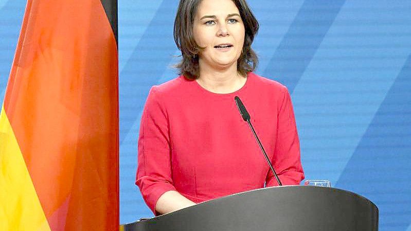 Außenminister Annalena Baerbock auf einer Pressekonferenz im Auswärtigen Amt. Foto: Tobias Schwarz/AFP Pool/dpa