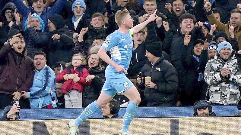 Kevin De Bruyne jubelt, nachdem er zum 1:0 für Manchester City gegen Atletico Madrid getroffen hat. Foto: Tim Goode/PA Wire/dpa