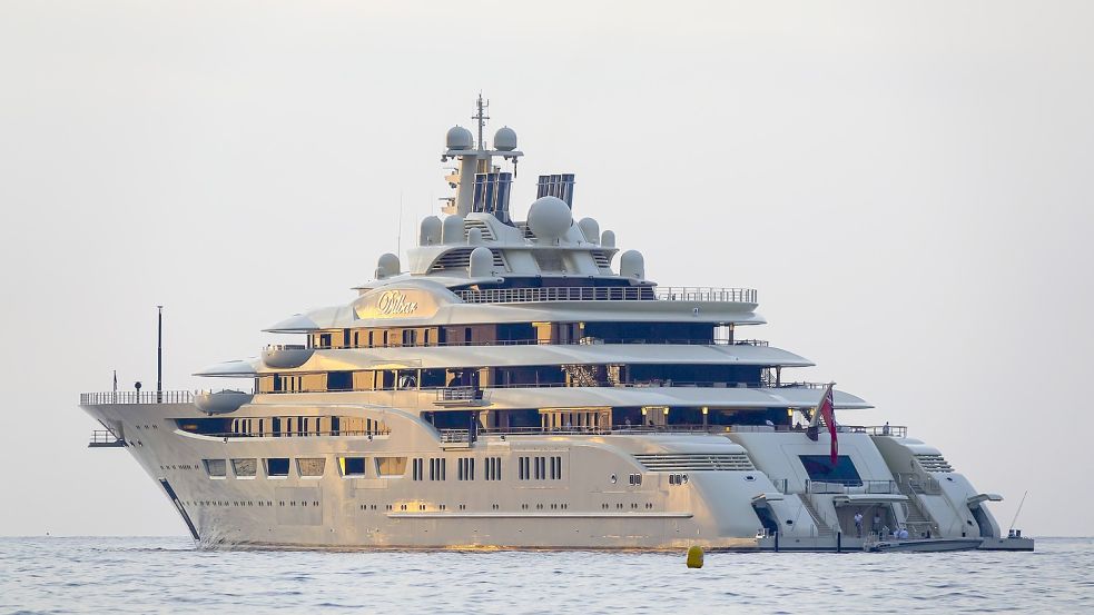 Laut einem Medienbericht soll die „Dilbar“ der Schwester eines russischen Oligarchen gehören. Foto: Imago Images / Peter Seyfferth