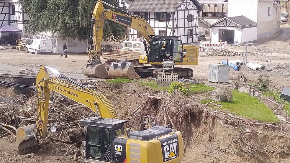 Rund um das Dorf Schuld sind seit Monaten die Bagger im Einsatz, unter anderem Geräte aus Rechtsupweg. Foto: privat