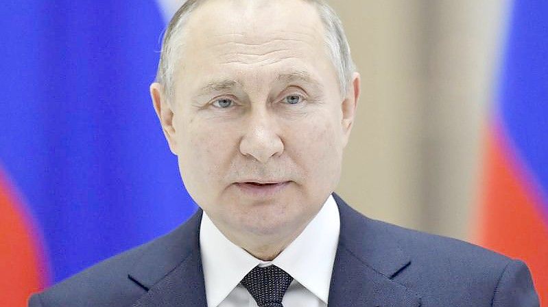 Russlands Präsident Wladimir Putin hält einen Export von Öl und Gas auch in andere Länder für möglich. Foto: Evgeny Biyatov/Pool Sputnik Kremlin/AP/dpa