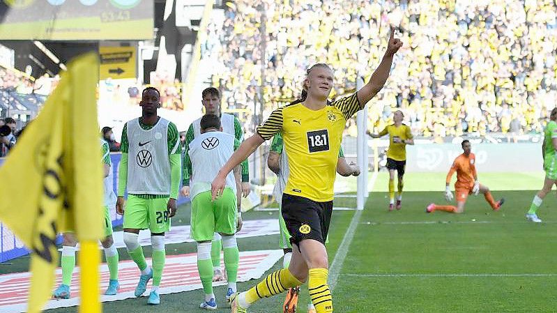 Traf beim Dortmunder Tor-Rausch gegen Wolfsburg zweimal: Erling Haaland. Foto: Bernd Thissen/dpa