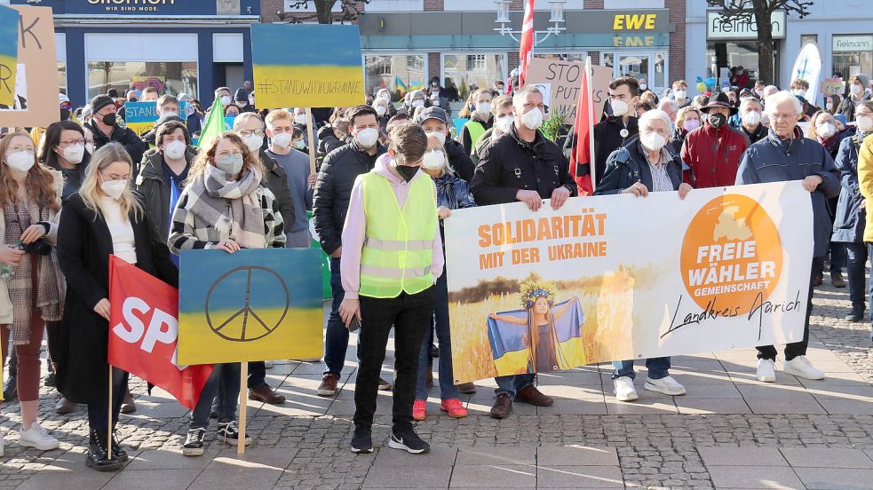 Rund 600 Menschen waren dem Aufruf der Grünen Jugend und den Jusos zur Kundgebung in Aurich gefolgt. Foto: Heino Hermanns