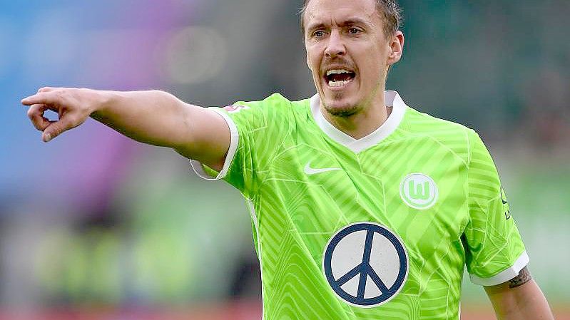 Hat die beim VfL Wolfsburg in ihn gesetzten Erwartungen noch nicht erfüllt: Max Kruse gestikuliert. Foto: Swen Pförtner/dpa