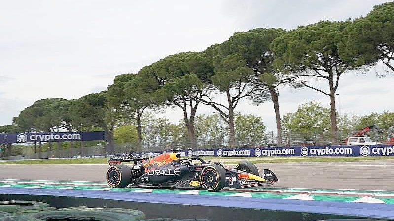 Max Verstappen setzte sich beim Sprintrennen in Imola durch. Foto: Hasan Bratic/dpa