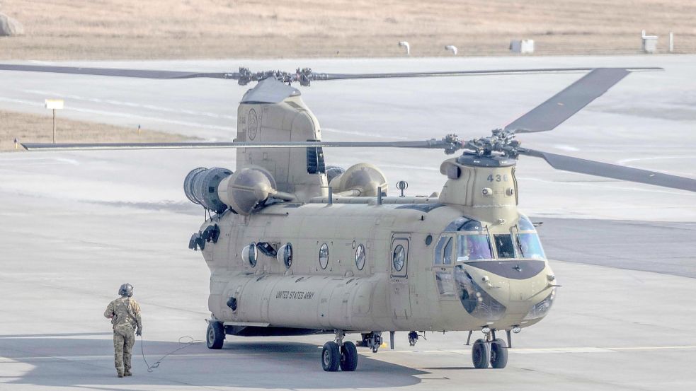 Die Bundeswehr soll 60 neue „Chinook“-Transporthubschrauber bekommen – hier ist ein Helikopter in US-Diensten zu sehen. Foto: WOJTEK RADWANSKI/AFP