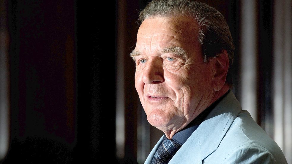 Altbundeskanzler Gerhard Schröder in der Kritik: „SPD jetzt aufgerufen, ihren Worten Taten folgen zu lassen.“ Foto: dpa/Julian Stratenschulte