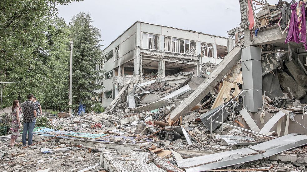 Eine zerstörte Grundschule in der Nähe des Bezirks Saltiwka, die von russischen Truppen beschossen wurde. Foto: DPA