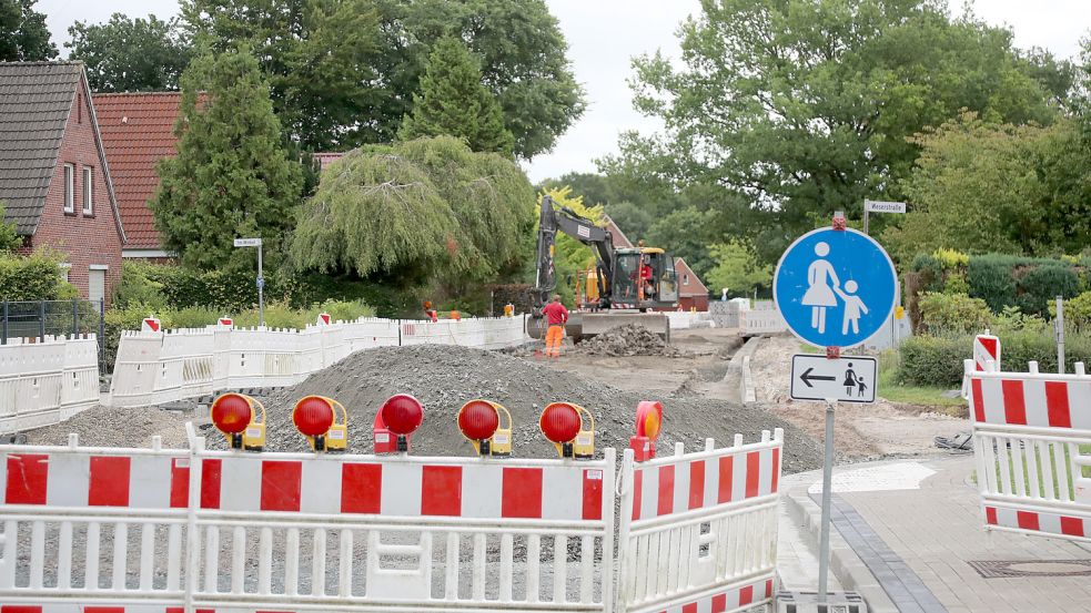 Zwischen Weserstraße und Kreisverkehr ist die Popenser Straße weiterhin voll gesperrt. Foto: Romuald Banik