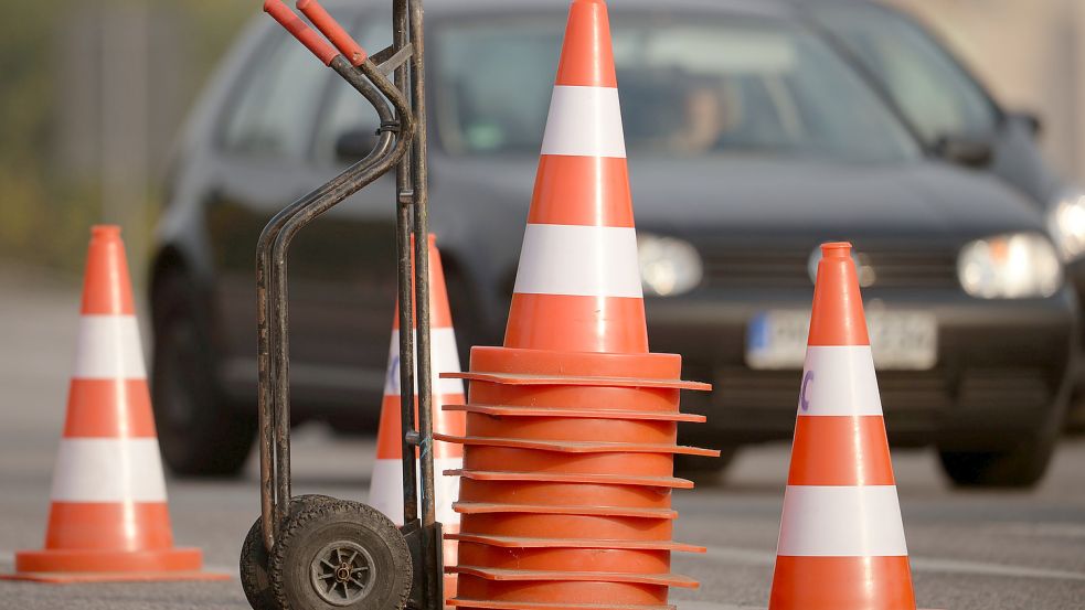 Die B 210 wischen der Isumser Kreuzung und der Auffahrt zur B 461 wird gesperrt. Foto: DPA