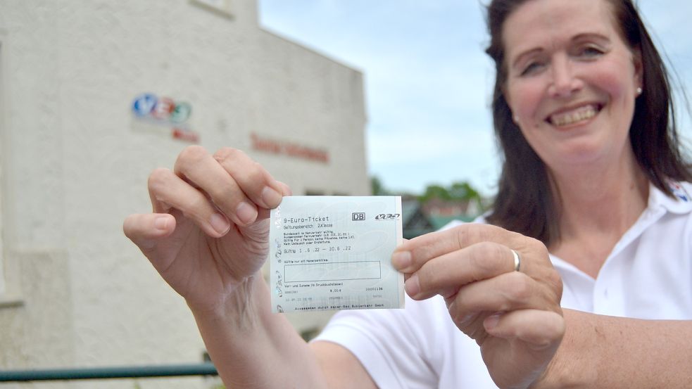 Seit Anfang Juni gilt das Neun-Euro-Ticket in den Bussen des Verkehrsverbunds Ems-Jade. Foto: Neelke Harms