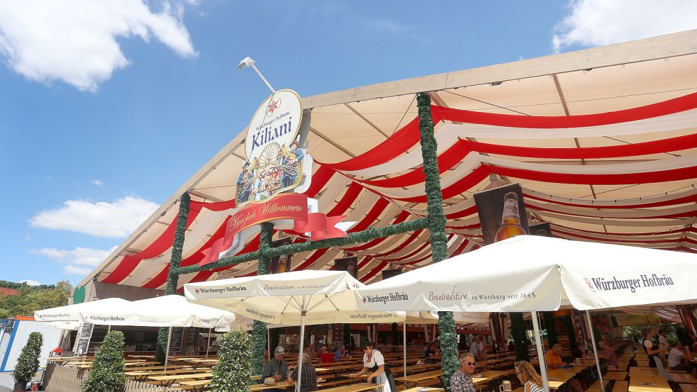 „Layla“-freie Zone: Das Bierzelt auf dem Kiliani-Volksfest in Würzburg Foto: Karl-Josef Hildenbrand/dpa