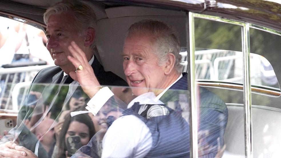Die Hände von König Charles III. sind seit jeher geschwollen. Über die Gründe wird fleißig gerätselt. Foto: dpa/Ian West
