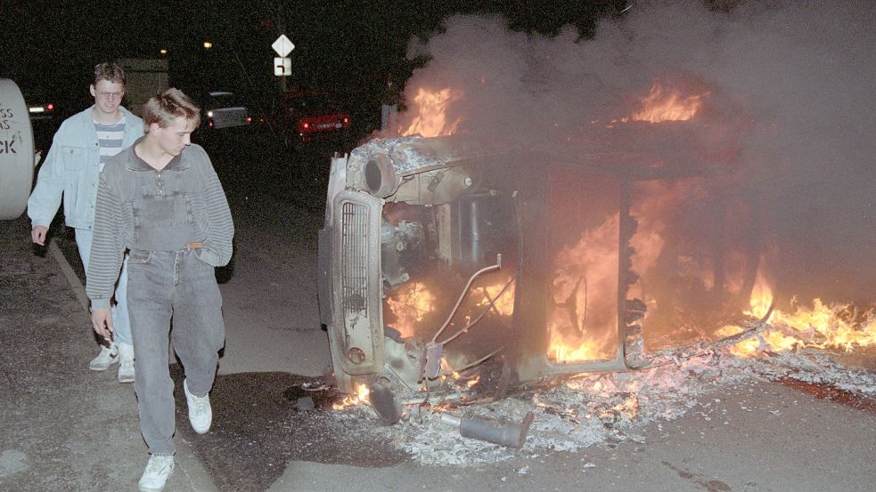 Die Ausschreitungen in Rostock-Lichtenhagen 1992 waren die massivsten rassistisch sowie fremdenfeindlich motivierten Angriffe in Deutschland nach Ende des Zweiten Weltkrieges. Foto: dpa/Jan Bauer