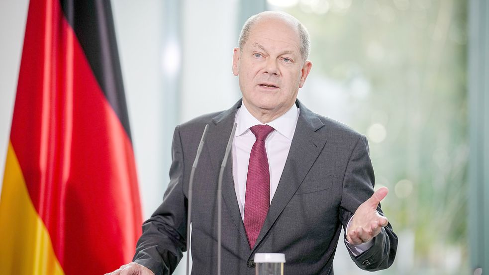 Bundeskanzler Olaf Scholz sagte am Montag, das angesichts hoher Energiekosten im Winter niemand zurückgelassen werden solle. Foto: Kay Nietfeld