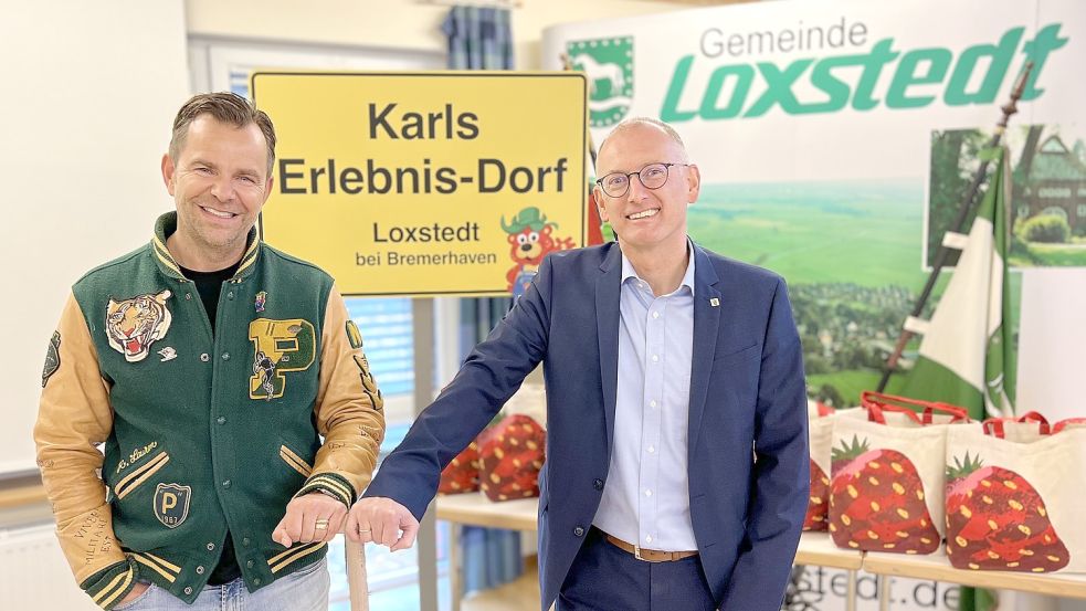 Karls-Inhaber Robert Dahl (l.) und Detlef Wellbrock (parteilos), Bürgermeister der Gemeinde Loxstedt, freuen sich auf eine gute Zusammenarbeit. Foto: Karls