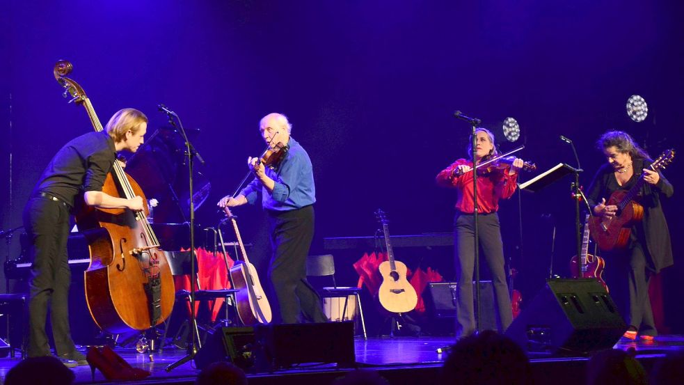 Hermann van Veen (Zweiter von links) und sein Ensemble Kees Dijkstra (von links), Jannemien Cnossen und Edith Leerkes. Foto: Karin Eden