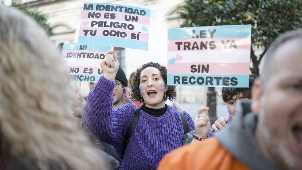 Im Dezember gab es in Spanien zahlreiche Proteste der trans Community, die das Gesetz unterstützen. Foto: IMAGO IMAGES/ZUMA Wire