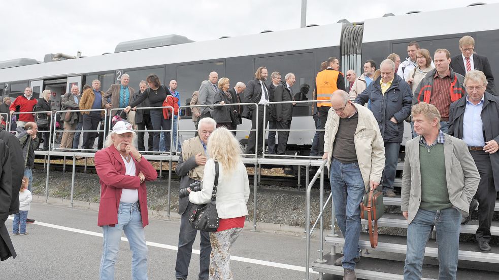 Im September 2013 hielt zum 130. Geburtstag der Bahnstrecke Aurich-Abelitz ein Sonderzug aus Emden in Tannenhausen. Foto: Stephan Friedrichs