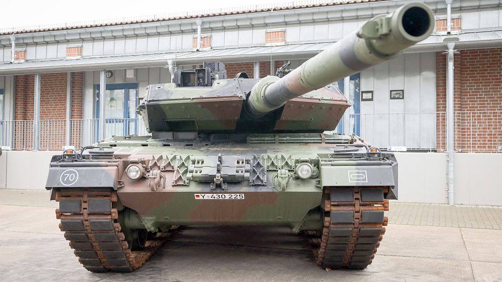 Geschützrohr eines Leopard 2: Die Bundeswehr gibt Kampfpanzer an die Ukraine ab, braucht dafür aber unbedingt Ersatz. Foto: dpa/Christian Charisius