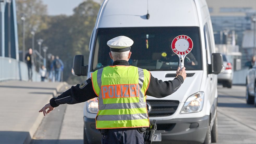 Die Bundespolizei ist für die Kontrolle an den Landesgrenzen zuständig. Die Zahl der unerlaubten Einreisen nahm zuletzt deutlich. zu. Foto: dpa/Patrick Pleul