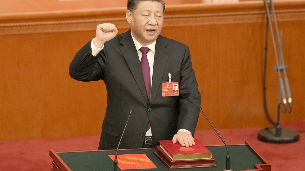 Präsident beim Schwur: Chinas starker Mann Xi Jinping. Foto: dpa/AP/Mark Schiefelbein