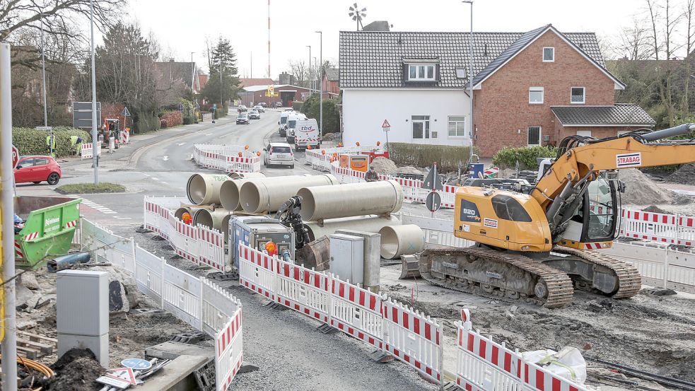 Das Bild einer Großbaustelle: An der Fockenbollwerkstraße gibt es noch viel zu tun. Foto: Romuald Banik