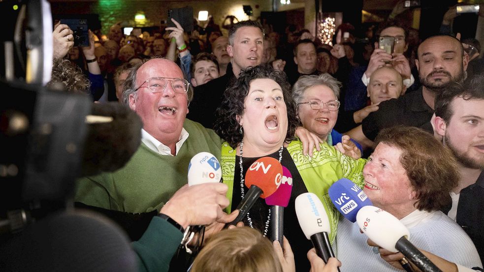 Nach den niederländischen Provinzwahlen Mitte März hatte die Partei „BoerBurgerBeweging“ um ihre Vorsitzende Caroline van der Plas Grund (Mitte) zum Jubeln: In allen Provinzen wurde sie zur stärksten Kraft gewählt. Foto: imago/ANP