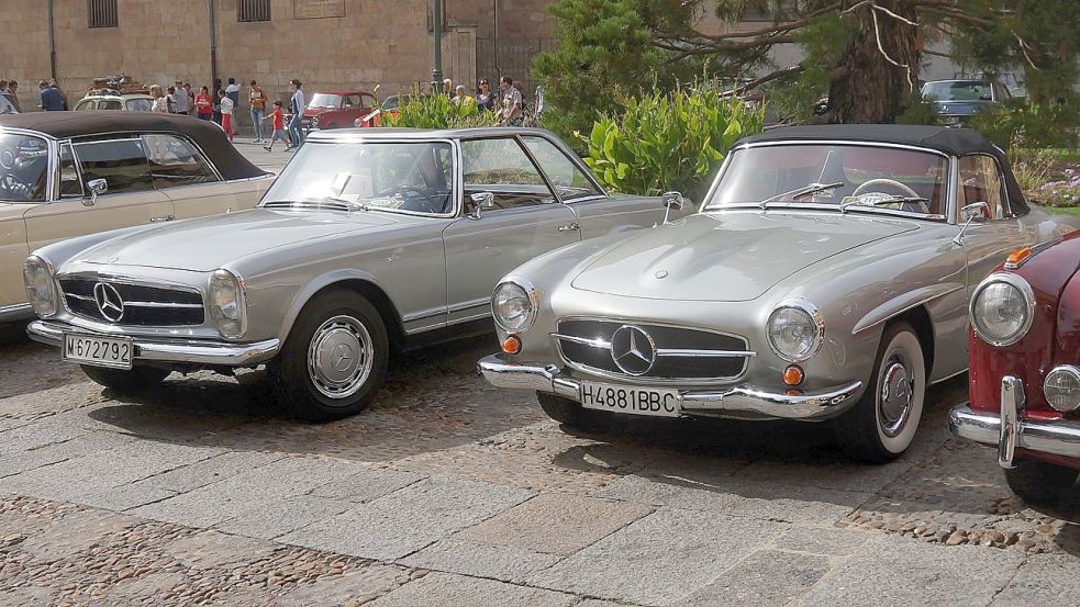 Die Pagode ist der Nachfolger des legendären 190 SL (rechts). Der Roadster wurde von 1955 bis 1963 gebaut. Foto: Pixabay