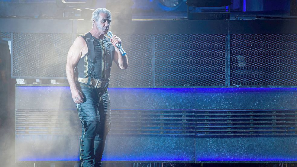 Till Lindemann bei einem Konzert in Dänemark: Gegen den Rammstein-Sänger erheben mehrere Frauen schwere Vorwürfe. Foto: imago images/Gonzales Photo