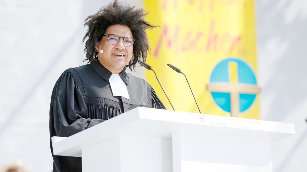 Der gebürtige Südafrikaner Quinton Ceasar aus Wiesmoor hat beim Schlussgottesdienst auf dem Kirchentag in Nürnberg eine klare Botschaft überbracht. Dafür erntet er nun Hassreden. Foto: DEKT/Bongard.