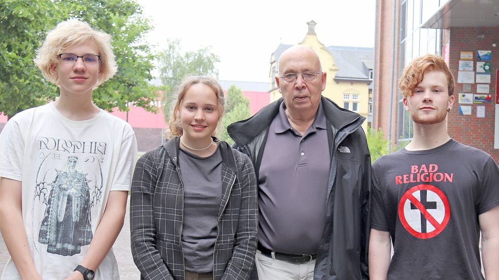 Simon Tschöke (von links), Linda Turenbull, Dr. Gerhard Stauch und Daan Friedrich arbeiten zusammen, um den Menschen in afghanistan zu helfen. Foto: Heino Hermanns