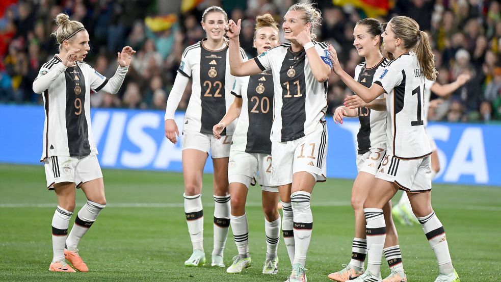 Die deutschen Frauen starten mit einem eindrucksvollen Auftaktsieg in die Fußball-WM in Australien. Foto: dpa/Sebastian Christoph Gollnow