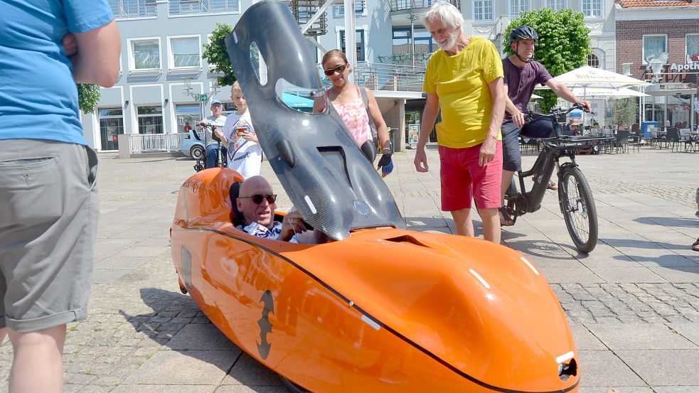 Für Aufsehen sorgte Ludwig de Groot mit seinem Velomobil. Foto: Neelke Harms