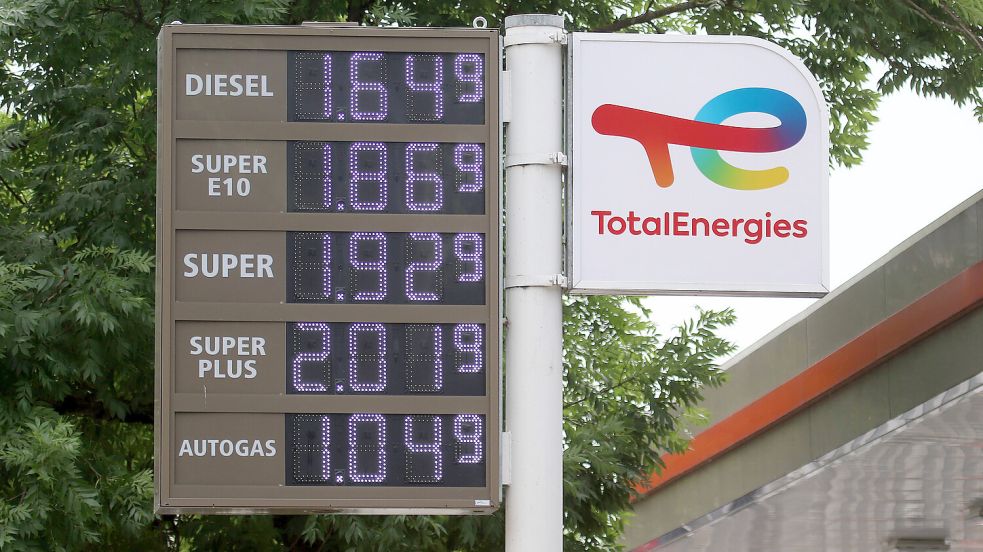 2024 wird Tanken wegen steigender CO2-Preise nochmal teurer. Die Ampel-Koalition wollte den Bürgern das Geld eigentlich in Form eines Klimageldes zurückgeben. Doch daraus wird erstmal nichts. Foto: Imago Images/Ulrich Wagner