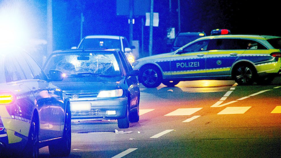 Gegen den Autofahrer wird nun wegen fahrlässiger Körperverletzung und Gefährdung des Straßenverkehrs ermittelt. Foto: dpa/BeckerBredel | Beckerbredel