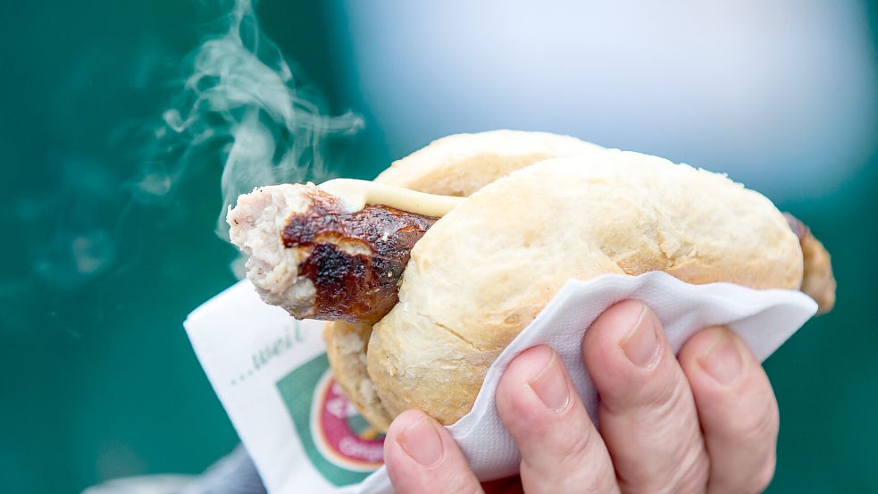 So eine Thüringer Rostbratwurst schmeckt schon sehr lecker. Die EU möchte sicherstellen, dass hinsichtlich des Namens jedoch kein Schwindel betrieben wird. Foto: dpa/arifoto UG/