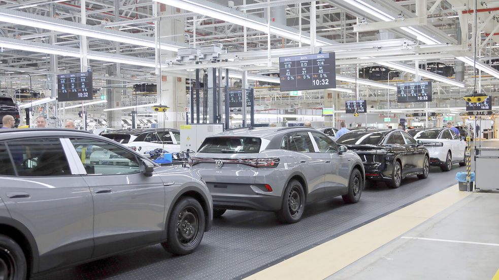 In der Elektroauto-Halle 20 des Emder VW-Werks gibt es derzeit mangels Aufträgen nur eine Frühschicht. Foto: Romuald Banik