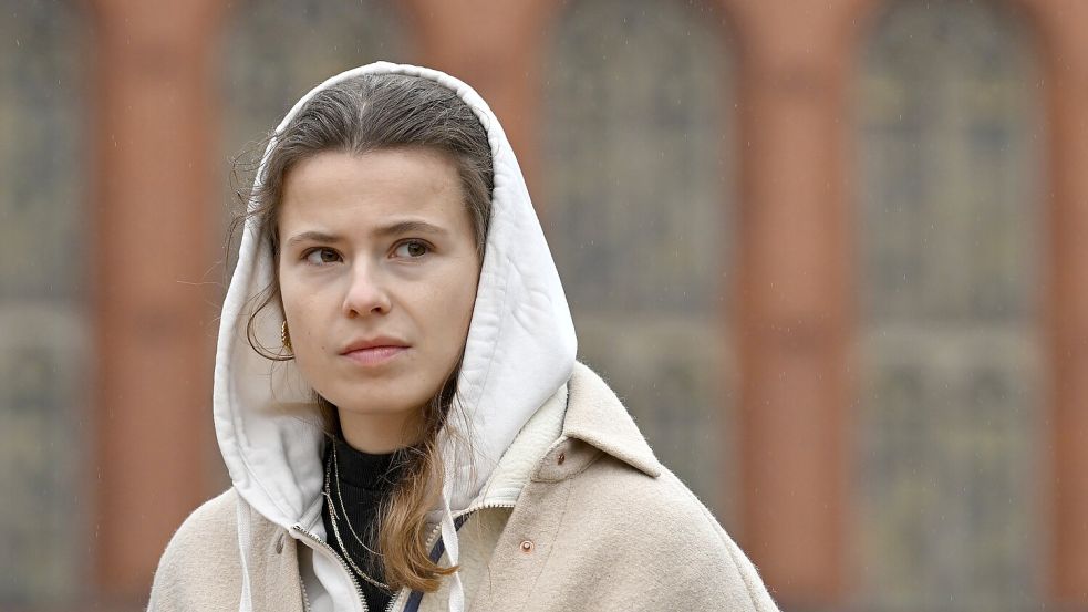 Luisa Neubauer von „Fridays for Future“ hatte sich bei einer Solidaritätskundgebung am Brandenburger Tor über den weltweiten Antisemitismus entsetzt gezeigt. Foto: dpa/Soeren Stache