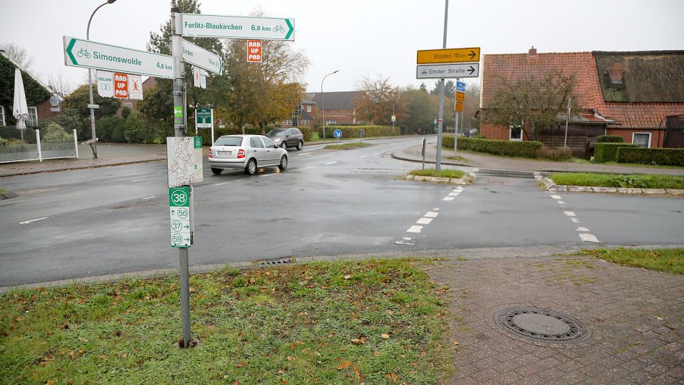 Die Kreuzung „Friesenstraße“/„Emder Straße“ ist einer der laut Gutachten unübersichtlichen Verkehrsknotenpunkte für Radfahrer. Foto: Romuald Banik