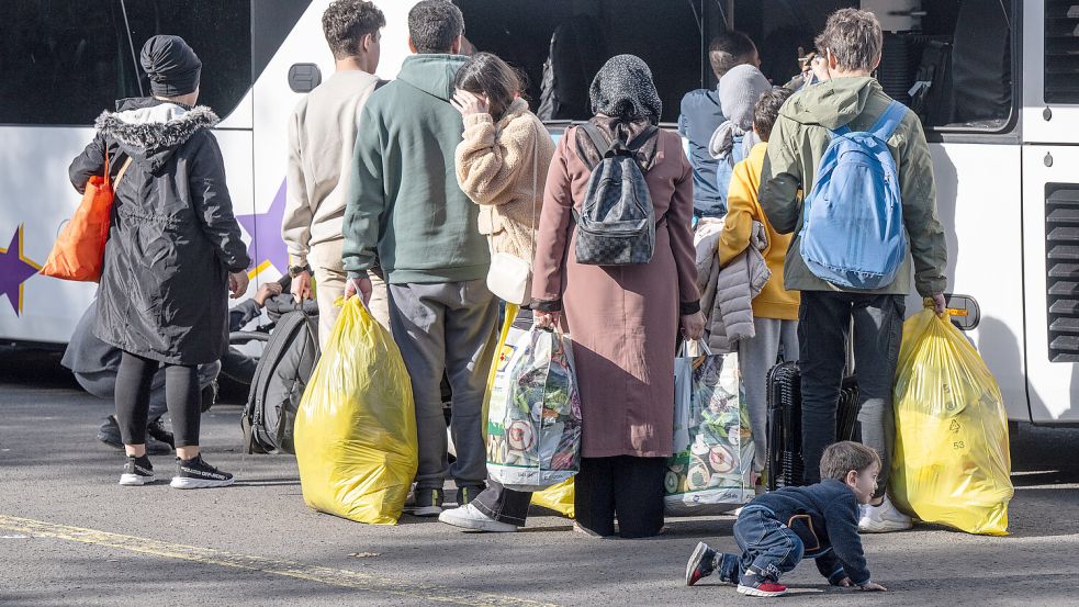 Allein im Oktober stellten in Deutschland 33.887 Menschen einen Erstantrag auf Asyl. Foto: Boris Roessler / dpa